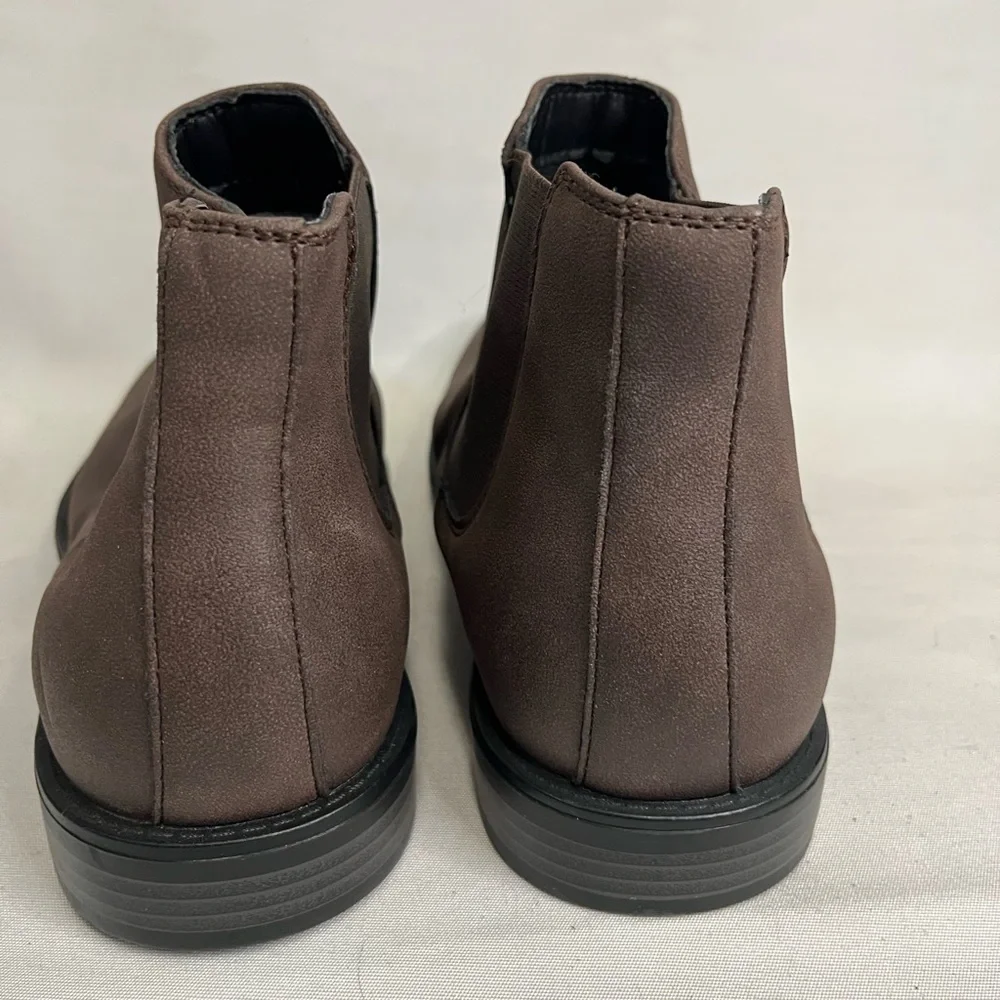 Title: Madden Men Steve Madden Maxxin Faux Nubuck Leather Chelsea Boots NWOB Siz